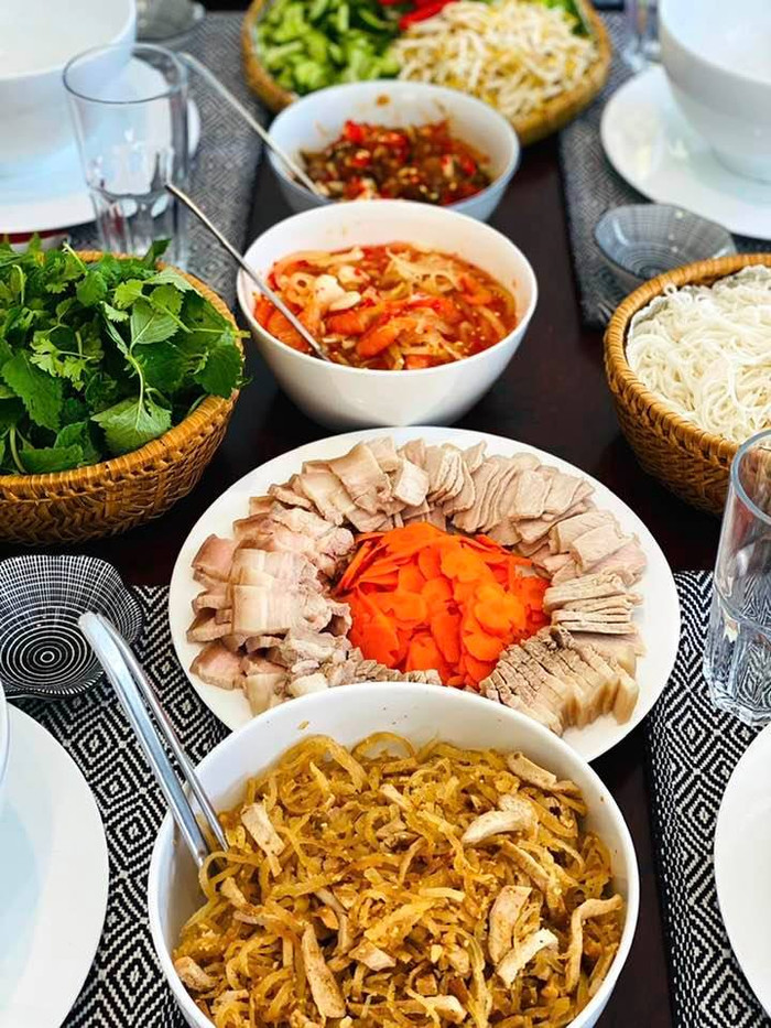 Các món ăn thịnh soạn trong bữa tiệc