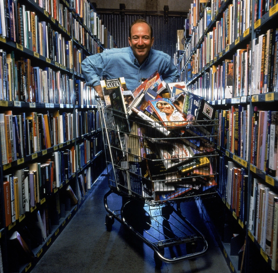 Mới đây, Bezos đã tuyên bố từ chức giám đốc điều hành của Amazon.