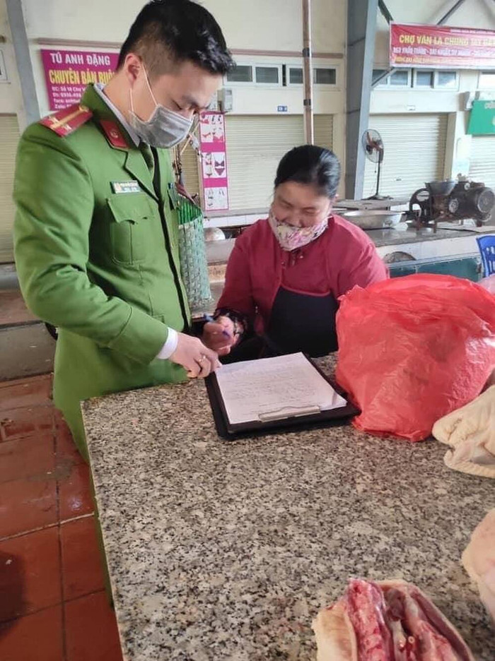 Nhiều trường hợp không đeo khẩu trang bị xử phạt.