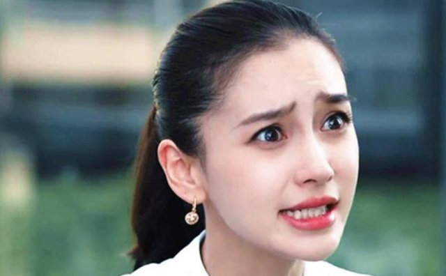 Biểu cảm của Angelababy...