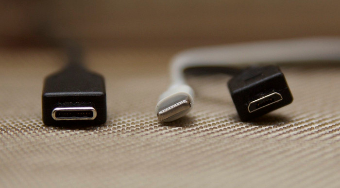 Chuẩn USB-C, Lightning và chuẩn micro-USB. (Ảnh: XDA Developers)
