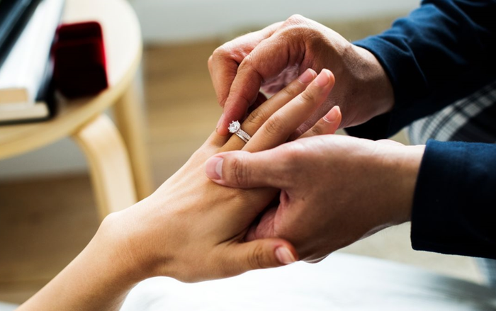 Mẹ mất vì bạo bệnh, bố thông báo lấy vợ hai, danh tính 'mẹ kế' gây tranh cãi Ảnh 2