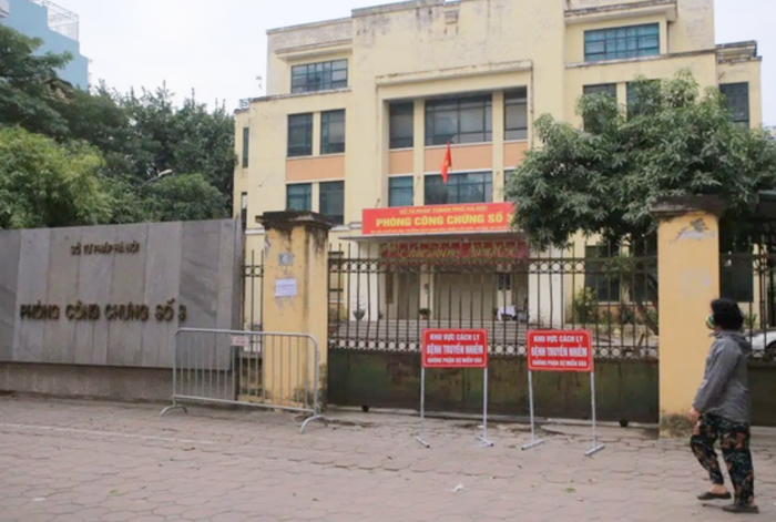 Một văn phòng công chứng ở quận Cầu Giấy bị phong toả.