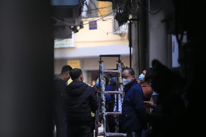 Nhiều người dân bàng hoàng sau vụ việc.