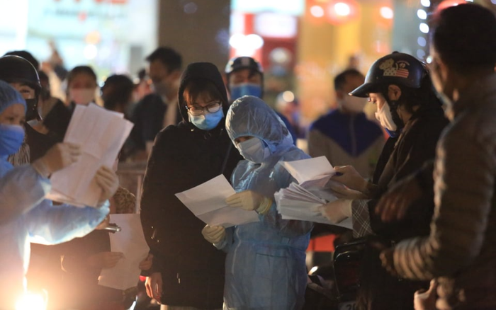 Hà Nội: Phong tỏa tòa nhà 88 Láng Hạ sau khi nữ nhân viên ngân hàng nhiễm COVID-19 Ảnh 2