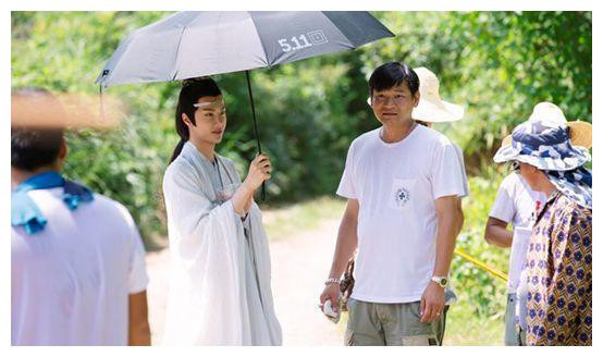 Đạo diễn Trần tình lệnh - Trần Gia Lâm (bên phải)