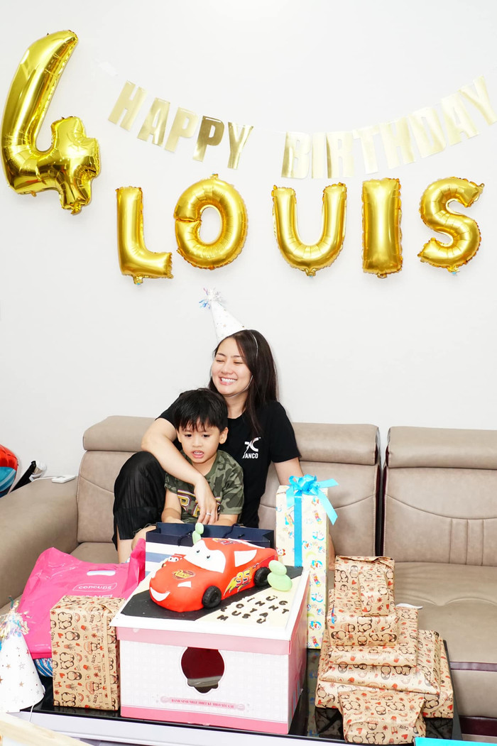 Cậu bé vẫn nhận được sự chăm sóc đầy đủ của cả bố lẫn mẹ