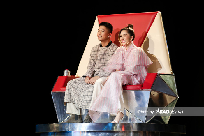 Trâm Anh - Duy Long khuấy đảo sân khấu 'Đối mặt' với ca khúc săn sale online 'trúng tim đen' BigDaddy Ảnh 7
