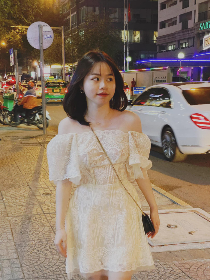 Kiểu tóc trước đây của cô nàng thường xuyên khiến cô lộ mặt tròn