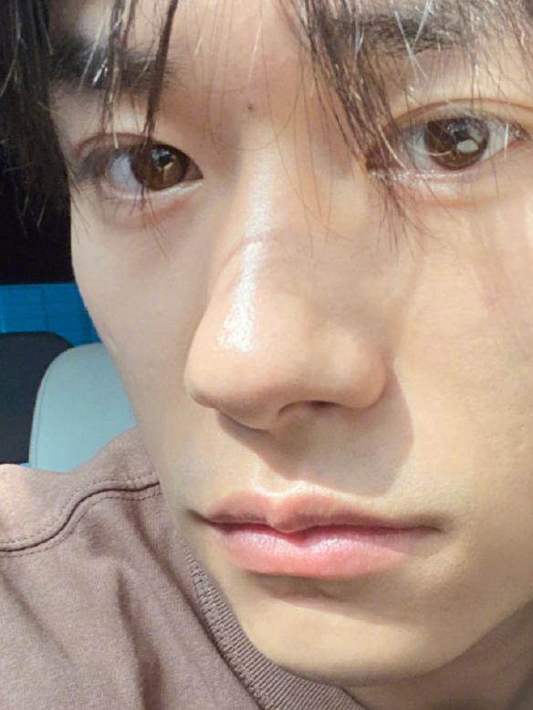 Dịch Dương Thiên Tỉ gây choáng với hình không photoshop Ảnh 8