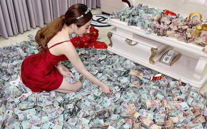 Cô gái khiến dân tình 'choáng váng' với màn đập heo tiền tỉ, 'ngồi trên núi tiền' là có thật Ảnh 2