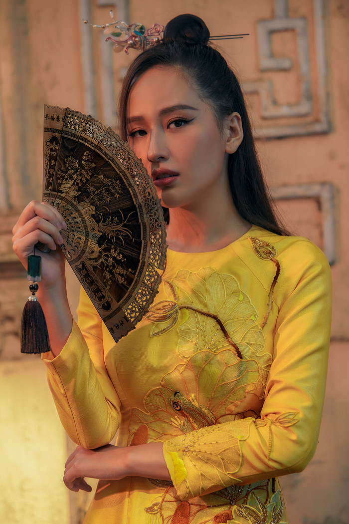 Mai Phương Thúy đẹp ngọt ngào trong tà áo dài với tông màu vàng nổi bật