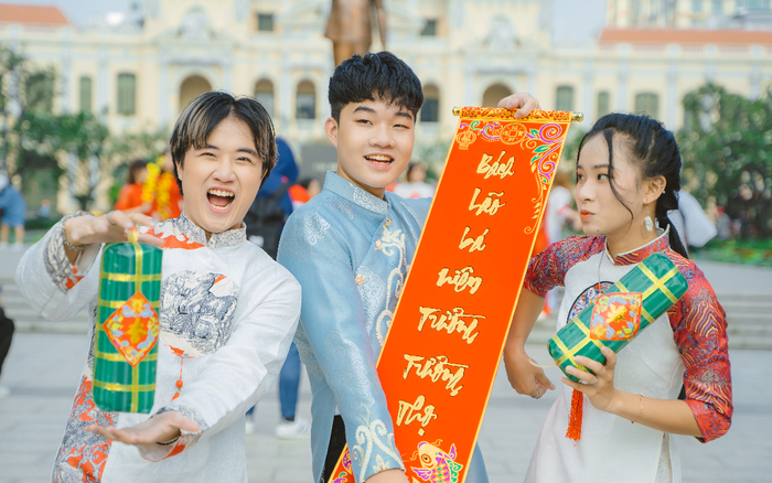 Kenji (King of Rap) viết rap chúc Tết, cùng P366 bắt trend 'vịt hóa thiên nga' trong MV mừng năm mới Ảnh 2