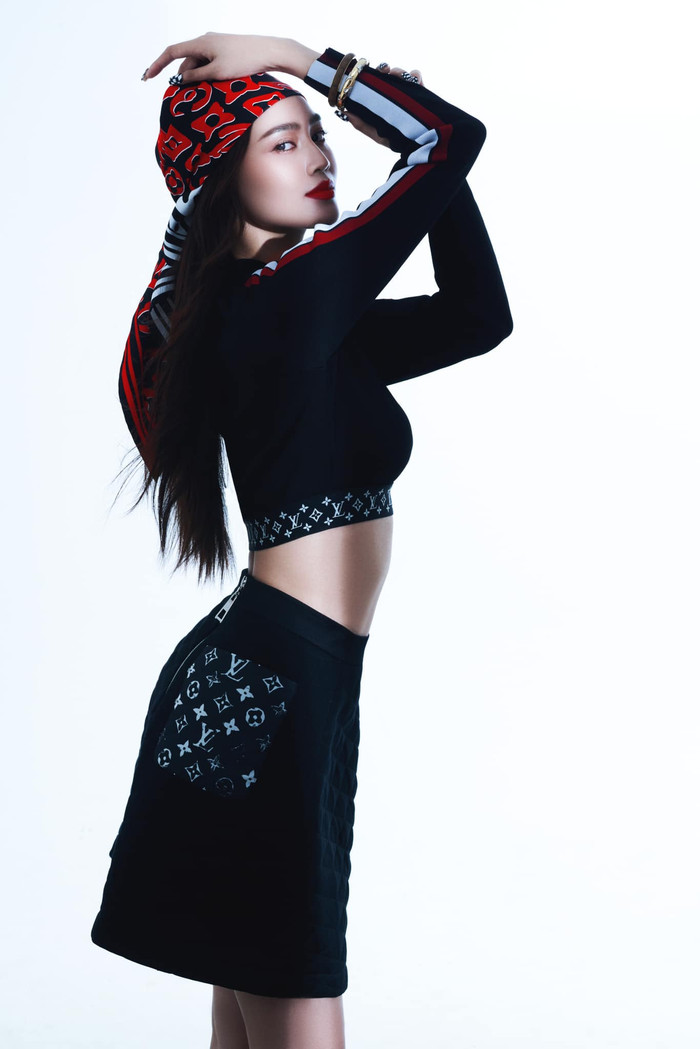 Bộ ảnh thời trang mới nhất của Ninh Dương Lan Ngọc với tạo hình vô cùng 'chất chơi'