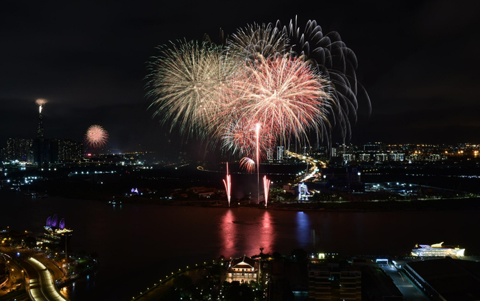 Dịch COVID-19 diễn biến phức tạp, TP.HCM không bắn pháo hoa trong đêm giao thừa Tết Nguyên đán 2021 Ảnh 2