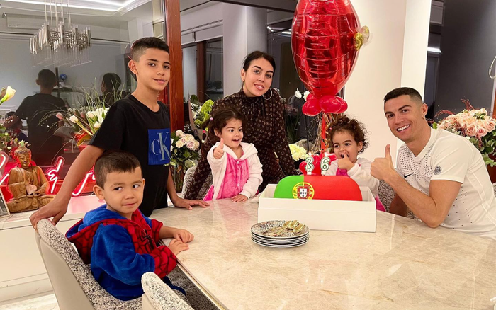 Ronaldo sinh nhật tuổi 36: 'Không gì có thể ngăn cản tôi tiến lên phía trước' Ảnh 2