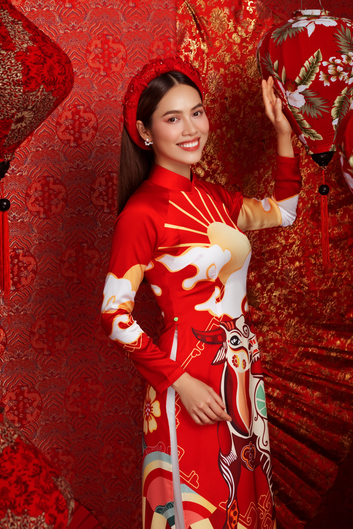 Thúy Vân - Khánh Vân - Kim Duyên - Hoàng My diện áo dài đẹp mê mẩn trong bộ ảnh chào Xuân 2021 Ảnh 16