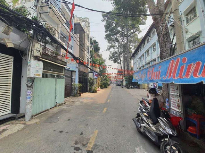 Đoạn đường nơi Thật dùng hung khí khống chế tài xế xe ôm để cướp tài sản. Ảnh: Báo Giao Thông