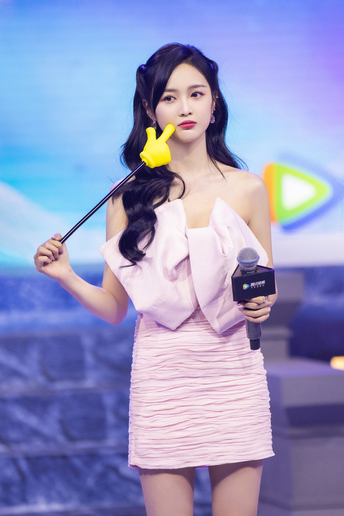 Khác với Thành Nghị, Tiêu Chiến chọn giữ mình, không thân mật với bạn diễn Ảnh 10