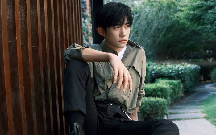 Dịch Dương Thiên Tỉ để lộ khuyết điểm trong chương trình mừng năm mới Ảnh 2