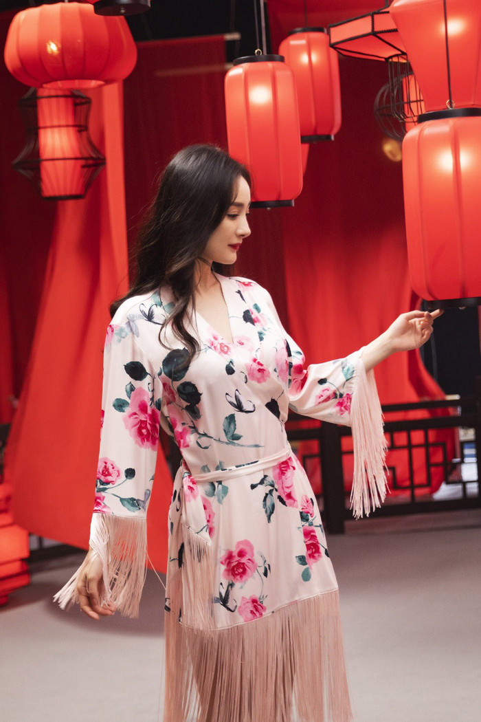 Dương Mịch mất điểm vì để lộ thân hình ngấn mỡ Ảnh 5