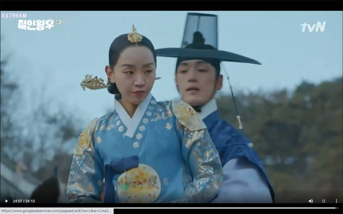 Hoàng thượng dẫn cô ra ngoài chơi để giúp cô vui vẻ hơn 