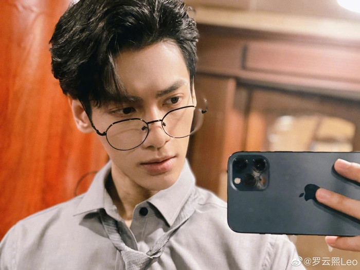 Sao Hoa ngữ selfie: Tiêu Chiến đọ mặt mộc Vương Tuấn Khải, Cúc Tịnh Y có đẹp hơn Triệu Lộ Tư? Ảnh 10