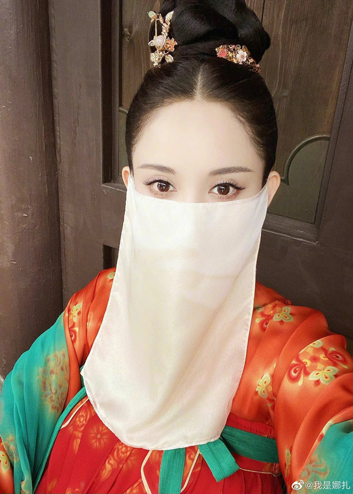 Sao Hoa ngữ selfie: Tiêu Chiến đọ mặt mộc Vương Tuấn Khải, Cúc Tịnh Y có đẹp hơn Triệu Lộ Tư? Ảnh 29