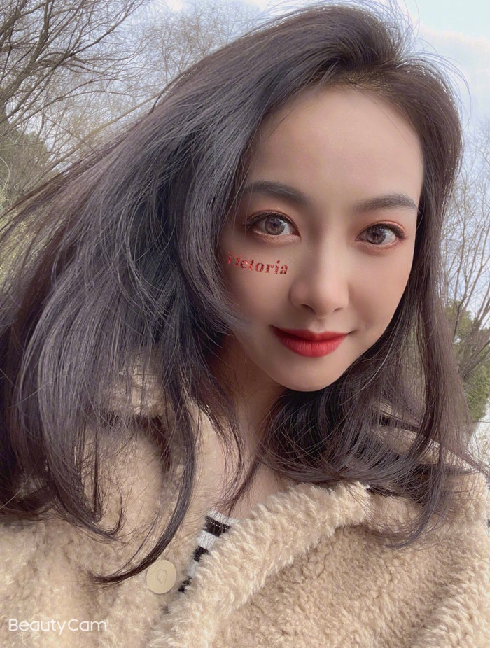 Sao Hoa ngữ selfie: Tiêu Chiến đọ mặt mộc Vương Tuấn Khải, Cúc Tịnh Y có đẹp hơn Triệu Lộ Tư? Ảnh 38