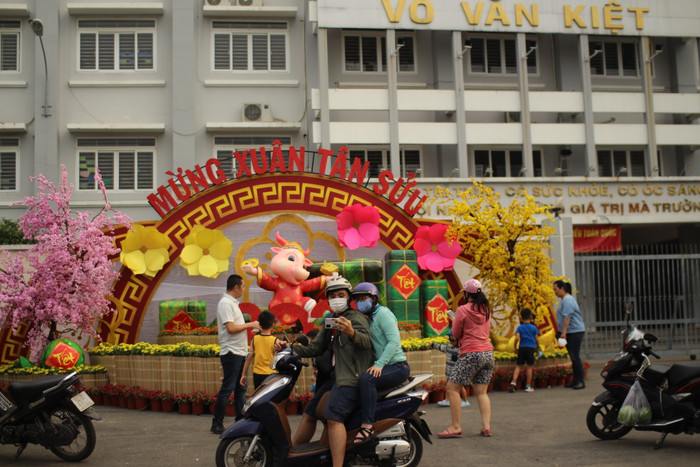 Rộn ràng sắc xuân tại chợ hoa 'Trên bến dưới thuyền' Ảnh 41