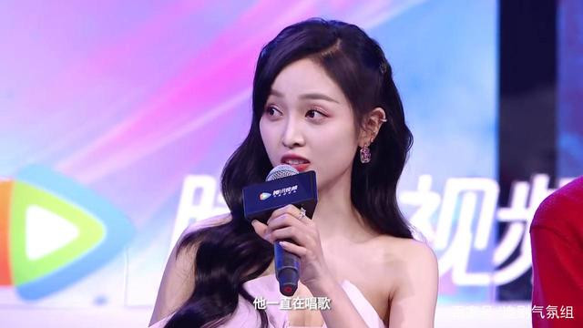 Ngô Tuyên Nghi: 'Anh ấy cứ hát mãi...'