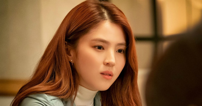 Dù xuất phát điểm nghề nghiệp có chậm hơn đồng nghiệp cùng lứa và chỉ ra mắt khán giả vào năm 2017 nhưng HAN SO HEE đã hoàn toàn chinh phục khán giả nhờ vai diễn tiểu tam nức tiếng trong The World of the Married (Thế giới hôn nhân). Ngoại hình xinh đẹp cùng diễn xuất đáng gờm đã giúp tên tuổi cô vụt sáng. Trước đó, cô có tham gia 1 số bộ phim như Lang quân 100 ngày, Reunited Worlds,.. nhưng chưa thu về kết quả thực sự như mong đợi. Với diễn xuất 'dễ ghét' của mình, cô được nhiều khán giả kì vọng vào những vai phản diện trong các dự án sắp tới.