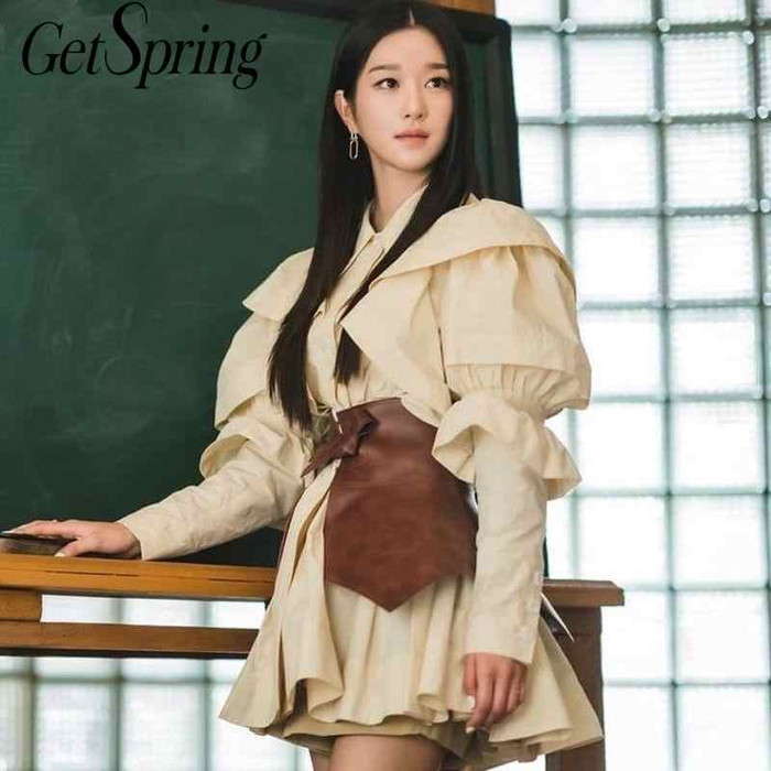 Nổi tiếng từ tác phẩm Ngôi sao khoai tây, các tác phẩm về sau của nữ diễn viên SEO YE JI vẫn được công chúng đón nhận nhưng chưa đủ để gây ấn tượng. Chỉ đến khi bộ phim Psycho but it’s ok (Điên thì có sao) khởi sóng, khán giả đã phải hết lời khen ngợi, tán dương, công nhận khả năng diễn xuất của cô. Thậm chí, khi nhắc đến cơn bão của đài tvN, người ta sẽ nhớ và nhắc nhiều đến điên nữ Ko Moon Young do cô thủ vai hơn là nam thần Kim Soo Hyun