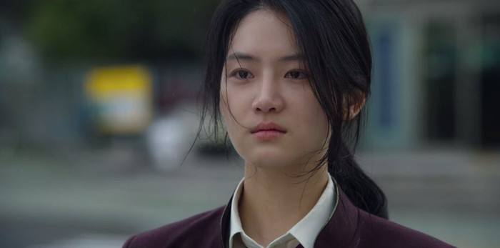 Một nữ diễn viên trẻ khác cũng nhăm nhe ngôi vị Nữ tân binh quái vật chính là PARK JOO HYUN. Với bộ phim học đường tâm lí phức tạp Extracurricular (Hoạt động ngoại khóa), cô đã thành công thể hiện hình tượng nữ sinh chịu bất hạnh trong chính gia đình của mình nên đã nung nấu ý định trở thành tú bà trong đường dây gái gọi. Diễn biến tâm lí nhân vật phức tạp đã được Joo HyunHyun xử lí gọn gàng, thể hiện rõ tính cách cùng chiều sâu của nhân vật. Ngay sau tác phẩm Hoạt động ngoại khóa, cô tiếp tục được biên kịch tín nhiệm giao cho vai nữ chính trong tác phẩm truyền hình của đài KBS mang tên Zombie Detective (Thám tử zombie) và nhận về nhiều phản hồi tích cực