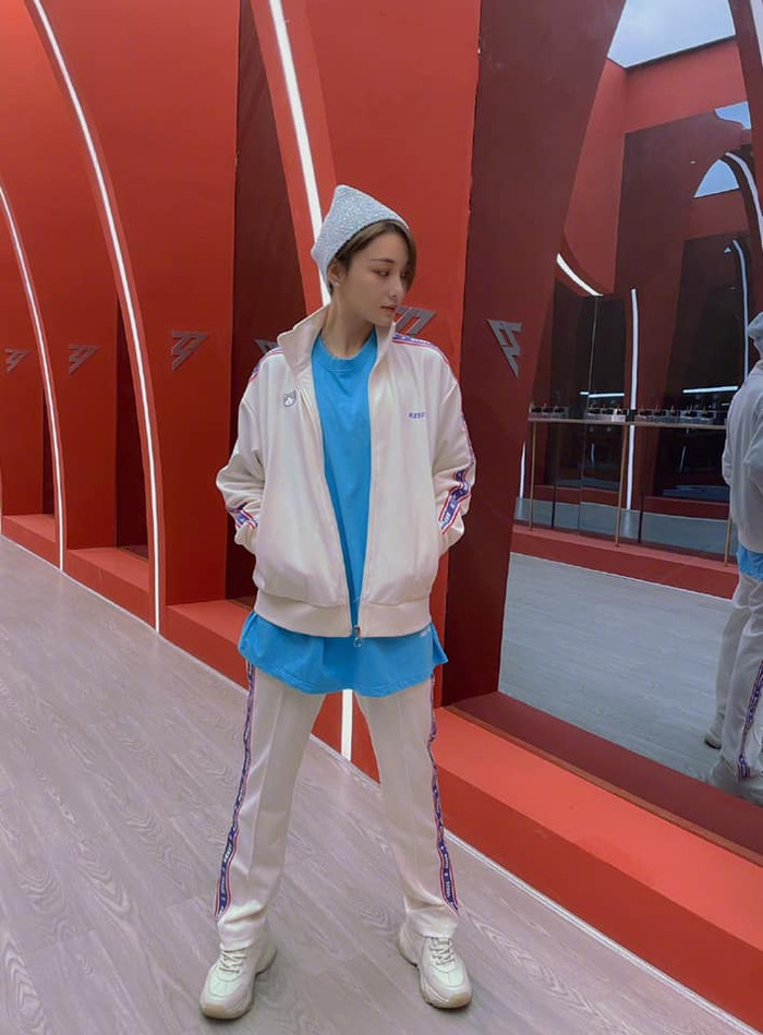 Thậm chí các khán giả rất yêu thích vẻ ngoài phi giới tính của tình địch Trương Hinh Dư hiện nay