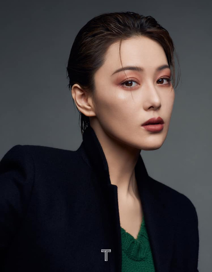 Khuôn mặt xinh đẹp của mỹ nhân được bộc lộ ra hết trong kiểu tóc ngắn tomboy trẻ trung này