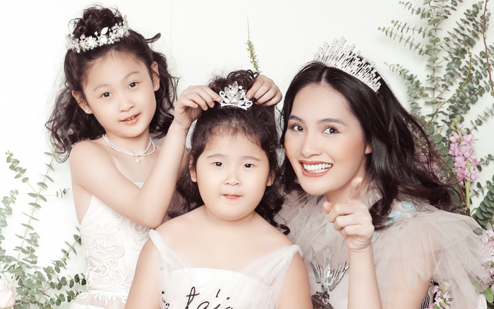 Hương Giang khoe nhan sắc rạng rỡ, trẻ trung bên cạnh hai công chúa nhỏ Ảnh 2