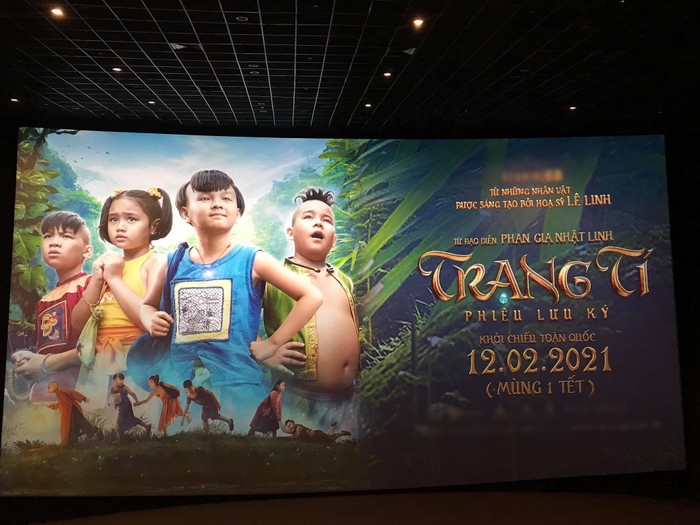 Poster tại rạp đổi thành lời tri ân họa sĩ Lê Linh.