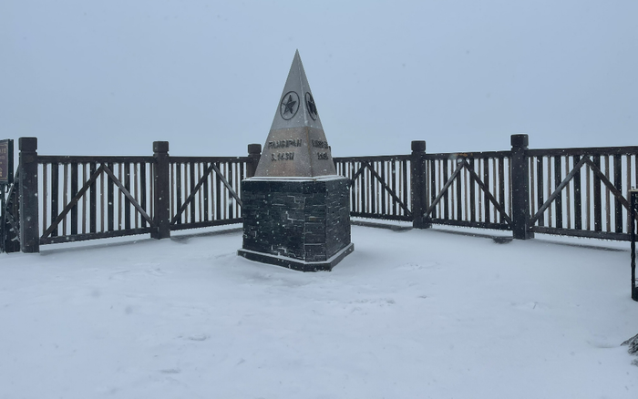 27 Tết, tuyết rơi trắng xóa trên đỉnh Fansipan Ảnh 2