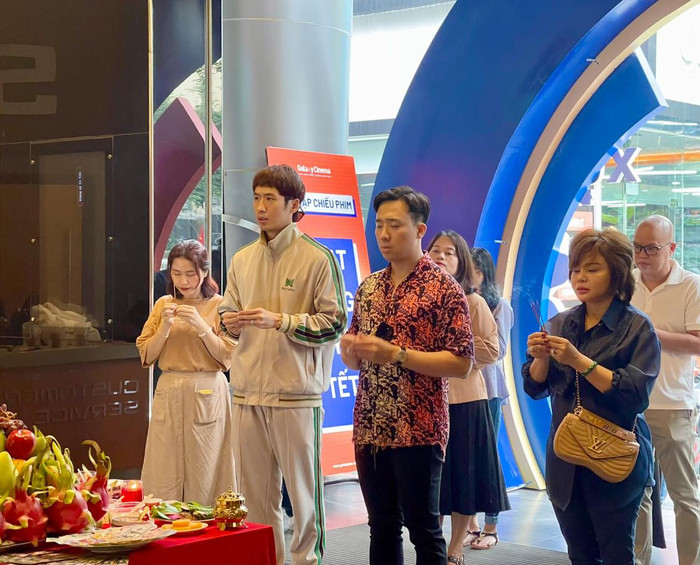 Phim Bố già mới làm lễ mở bán vé sáng 8/2.