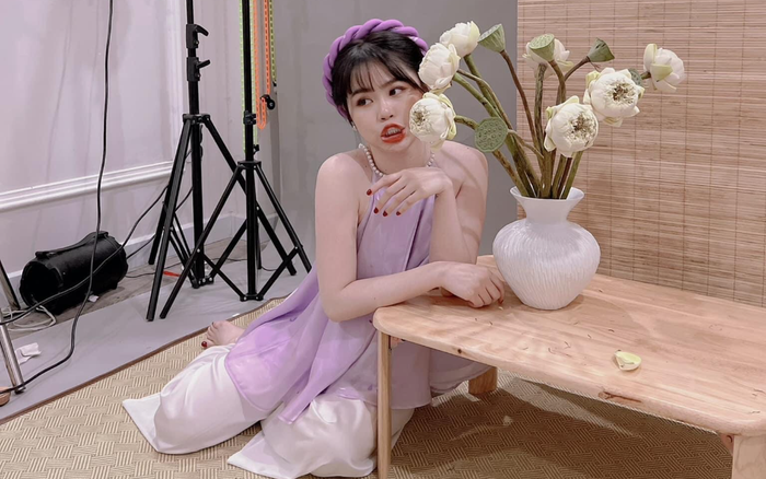 Tình cũ Quang Hải bay từ Hà Nội vào Sài Gòn chỉ để... chụp bộ ảnh ăn Tết khiến cộng đồng mạng hoang mang Ảnh 2