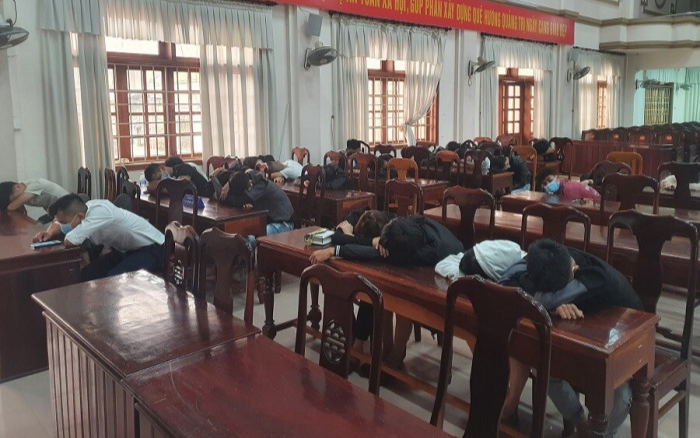 Phát hiện hơn 50 nam thanh nữ tú 'phê' ma túy tại quán bar Nonstop lúc rạng sáng Ảnh 2