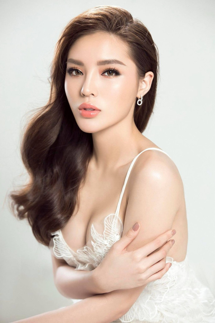 Hoa hậu Việt Nam 2014 - Kỳ Duyên cũng được fan sắc đẹp 'đẩy thuyền' tham dự Miss Universe Vietnam 2021 để tìm kiếm cơ hội Miss Universe. 