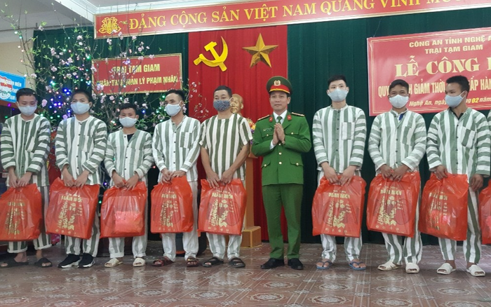 17 phạm nhân tại Nghệ An được giảm hết án, đón Tết cùng gia đình Ảnh 2