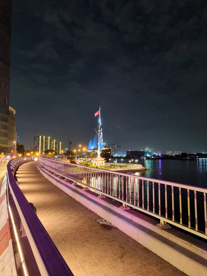 Ảnh chụp bằng camera thường trên Galaxy S21 5G.