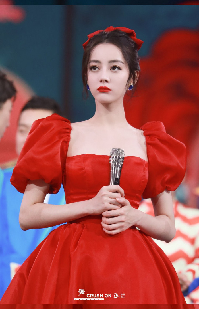 Ảnh do fan chụp khác xa với hình ảnh được cắt ra từ video phỏng vấn