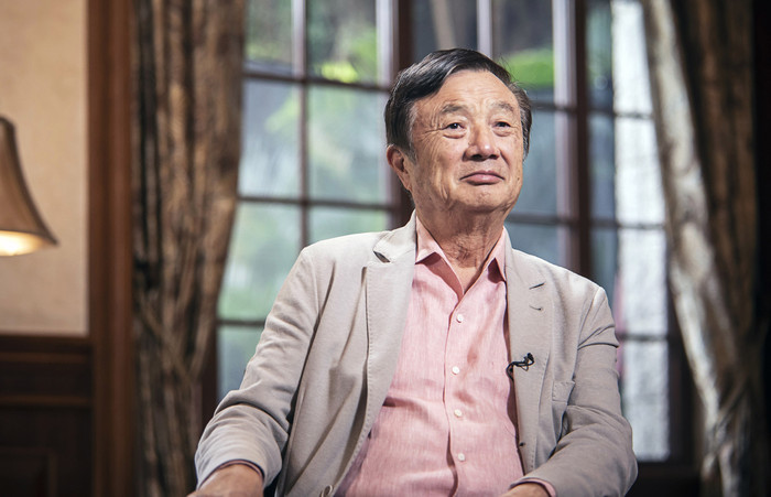 Đây không phải là lần đầu tiên CEO Huawei có những lời ca ngợi đối thủ Apple. (Ảnh: Bloomberg)