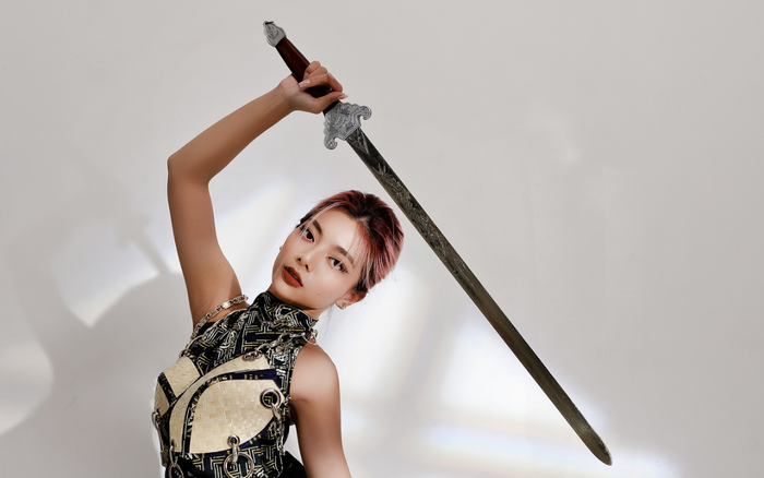 Katleen Phan Võ - Mỹ nhân Việt đầu tiên 'vác' kiếm đi chụp ảnh Tết Ảnh 2