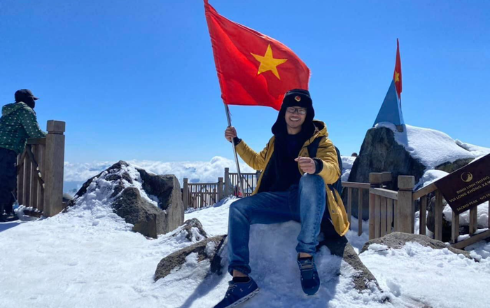 Chùm ảnh: Du khách đổ xô đi săn tuyết, đỉnh Fansipan đẹp tựa trời Tây Ảnh 2