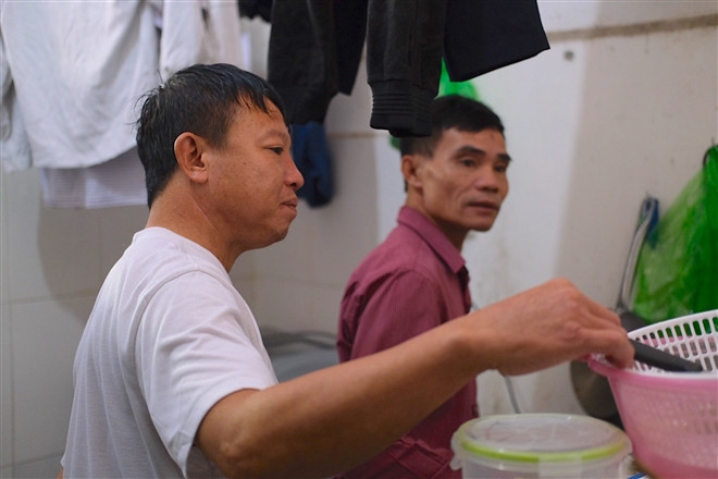 Cuộc sống của 4 người bình lặng trôi trong căn phòng đặc biệt của ký túc xá Đại học Bách khoa Hà Nội.